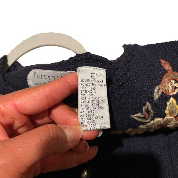 Portraits By Northern Isles RARE Embroidered Vintage Sweater - Picture 7 of 8